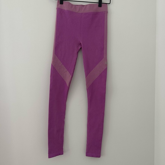 Alo Illusion Seamless High-Waist Leggings Limited Electric Violet/Acid Lime - Picture 4 of 9